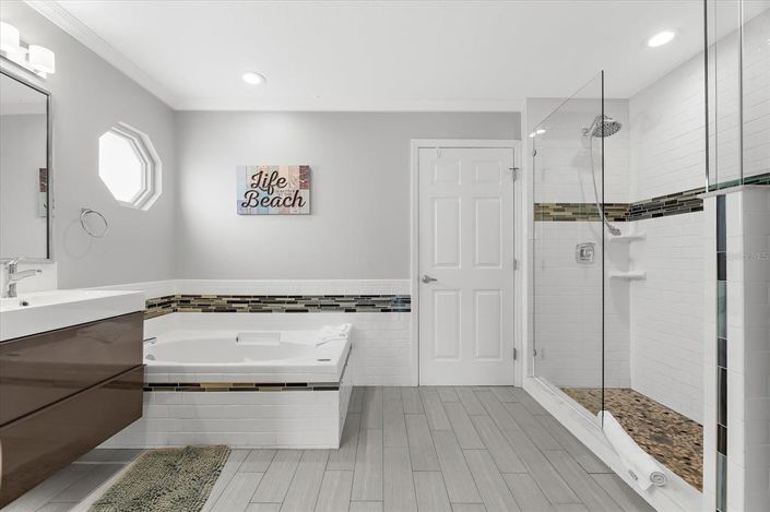 Image No.25-4 Bed Property for sale