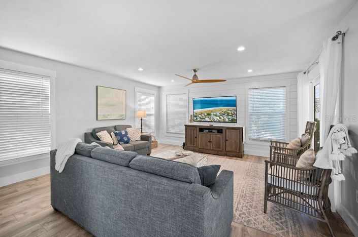 Image No.13-3 Bed Property for sale