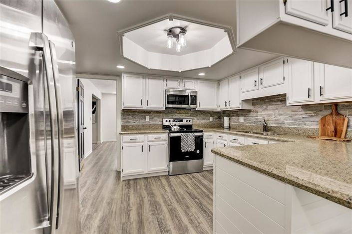 Image No.24-6 Bed Property for sale