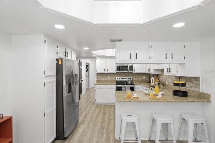 Image No.26-6 Bed Property for sale