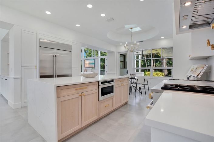 Image No.12-5 Bed Property for sale