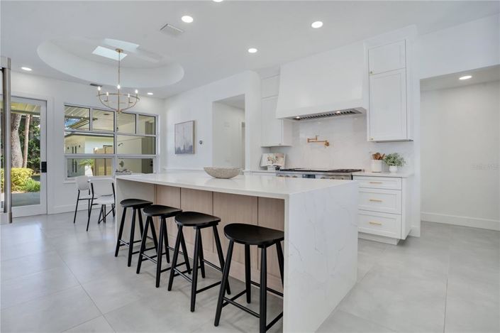 Image No.14-5 Bed Property for sale