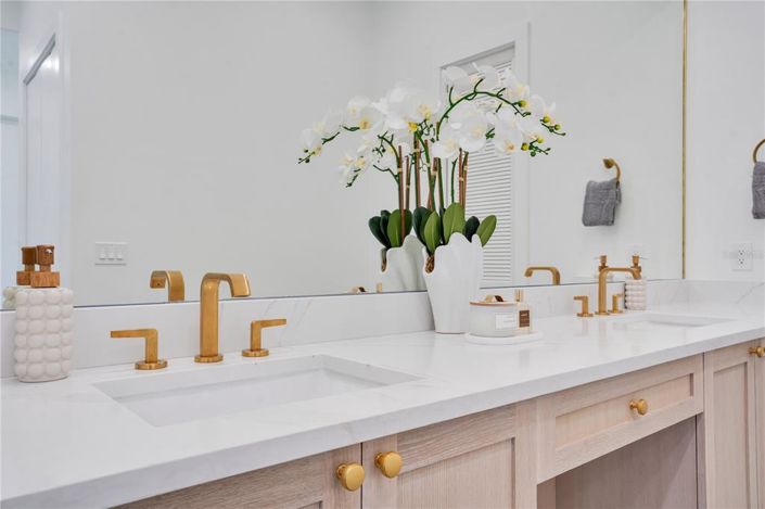 Image No.26-5 Bed Property for sale