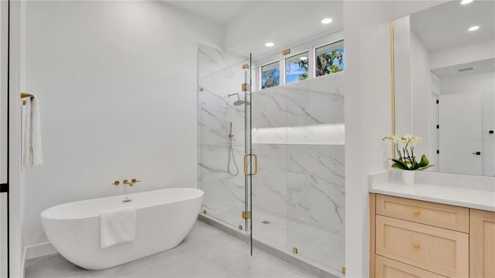 Image No.27-5 Bed Property for sale