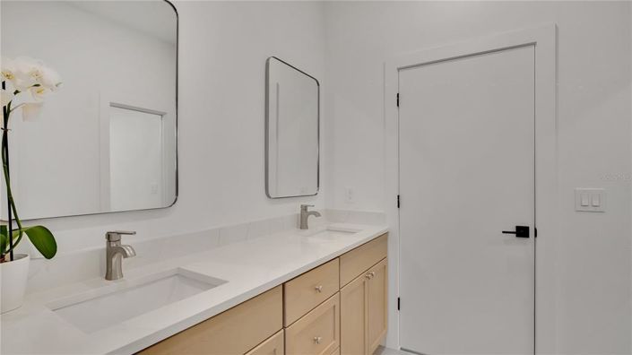 Image No.37-5 Bed Property for sale