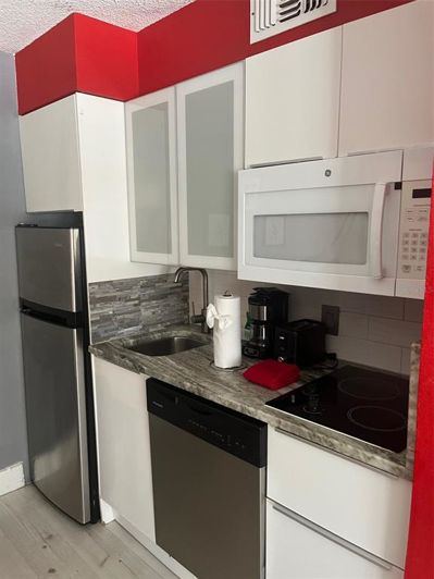 Image No.10-2 Bed Property for sale