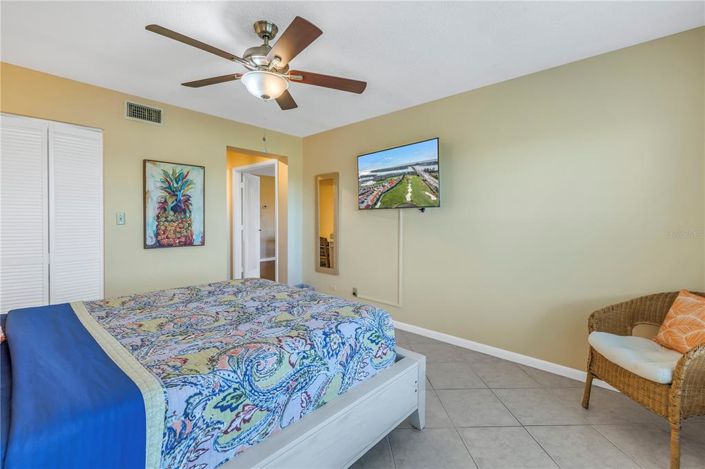 Image No.17-2 Bed Property for sale