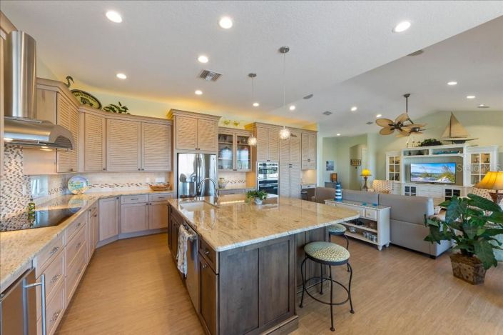 Image No.10-3 Bed Property for sale