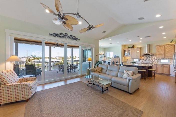 Image No.12-3 Bed Property for sale