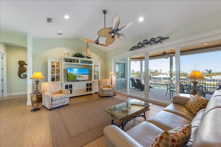 Image No.13-3 Bed Property for sale