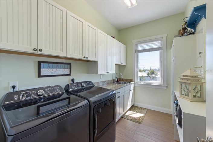 Image No.24-3 Bed Property for sale