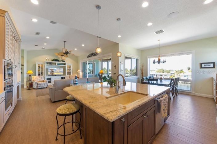 Image No.5-3 Bed Property for sale