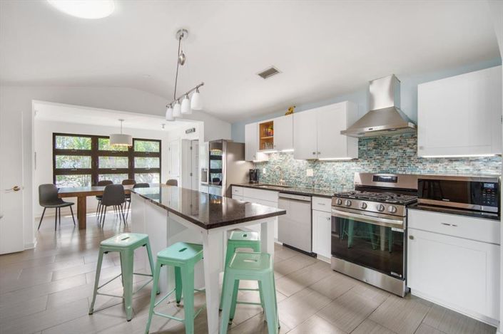 Image No.14-4 Bed Property for sale