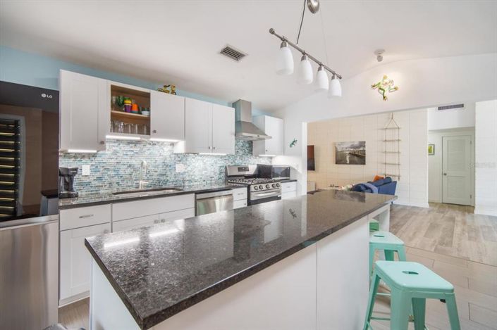 Image No.16-4 Bed Property for sale