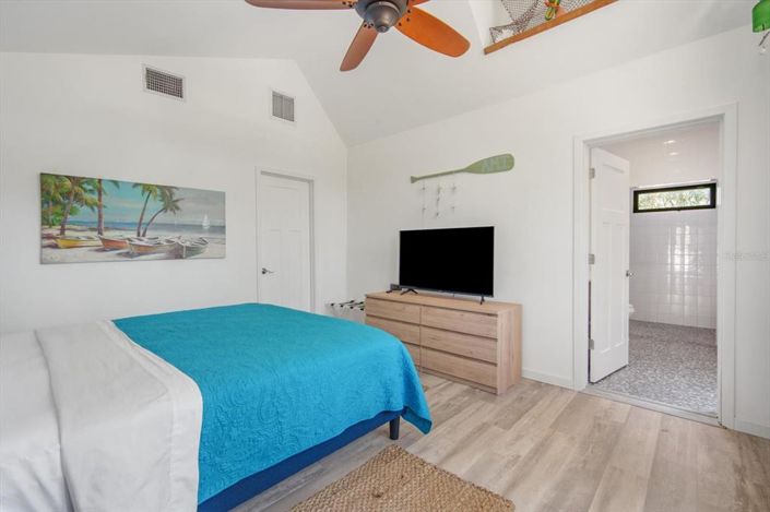 Image No.30-4 Bed Property for sale