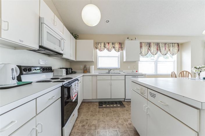 Image No.4-4 Bed Property for sale