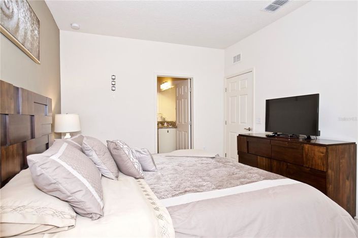 Image No.20-3 Bed Townhouse for sale