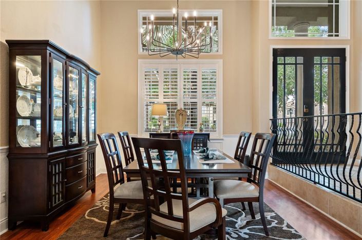 Image No.12-5 Bed Property for sale