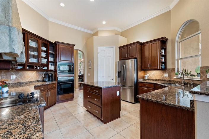 Image No.22-5 Bed Property for sale