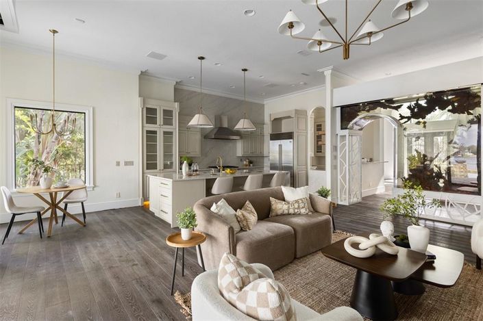 Image No.12-5 Bed Property for sale