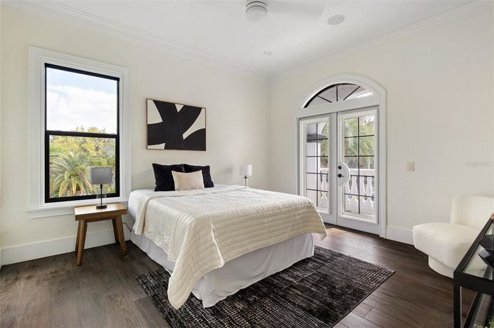 Image No.26-5 Bed Property for sale