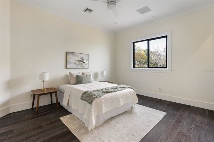 Image No.28-5 Bed Property for sale