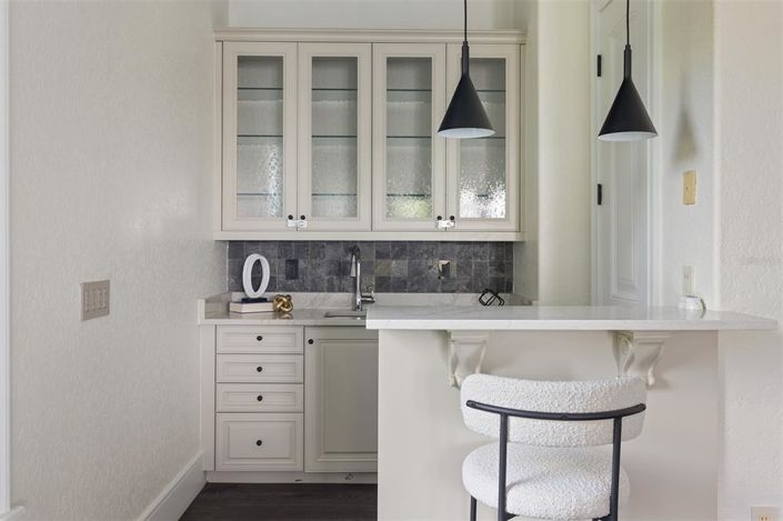 Image No.33-5 Bed Property for sale