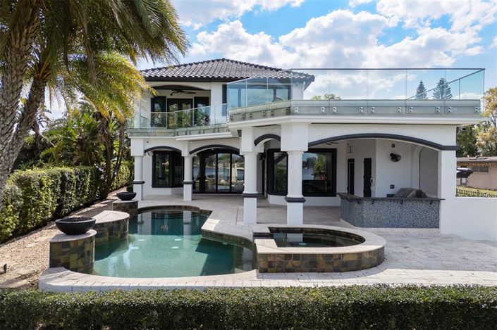 Image No.5-5 Bed Property for sale