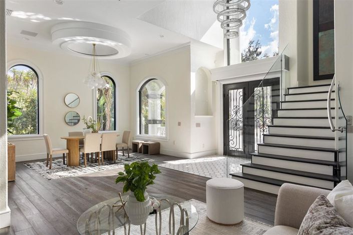 Image No.8-5 Bed Property for sale