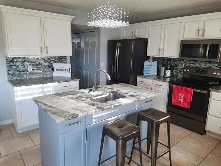 Image No.12-6 Bed Property for sale