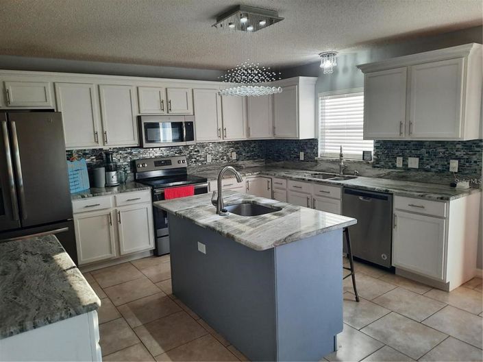 Image No.13-6 Bed Property for sale