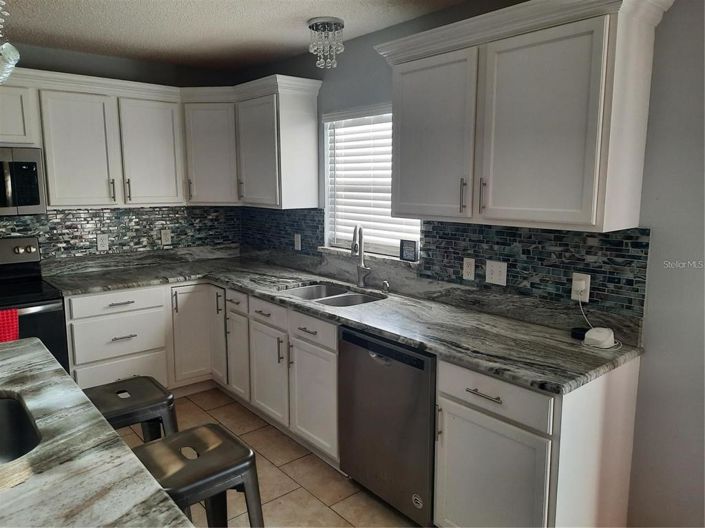 Image No.14-6 Bed Property for sale