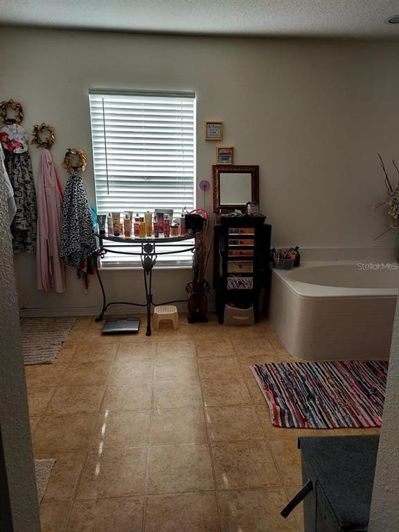 Image No.26-6 Bed Property for sale