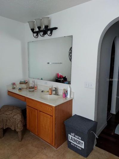 Image No.27-6 Bed Property for sale