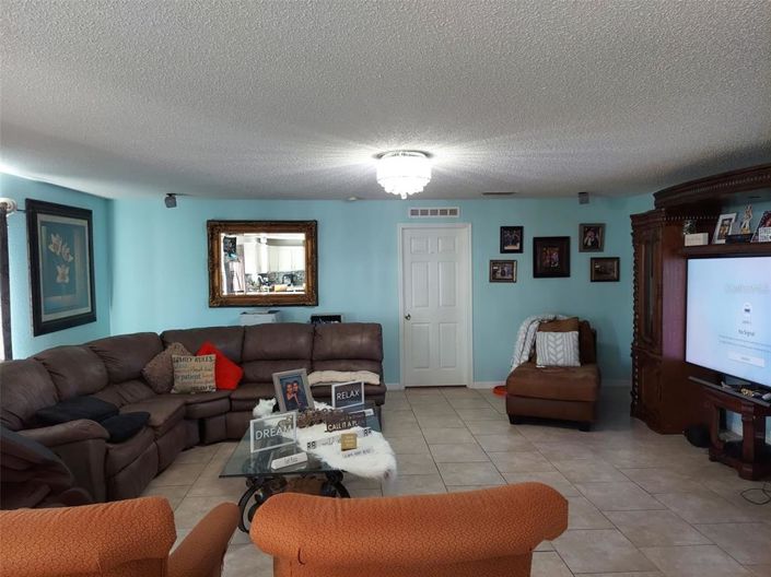 Image No.5-6 Bed Property for sale