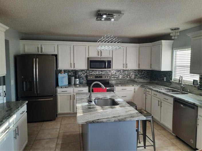 Image No.8-6 Bed Property for sale