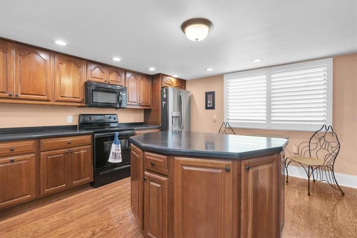 Image No.13-2 Bed Townhouse for sale