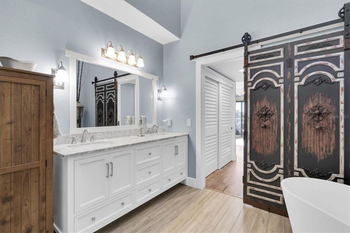 Image No.25-2 Bed Townhouse for sale