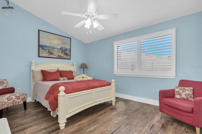 Image No.27-2 Bed Townhouse for sale