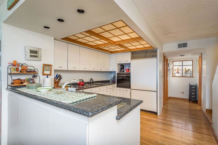 Image No.14-2 Bed Townhouse for sale