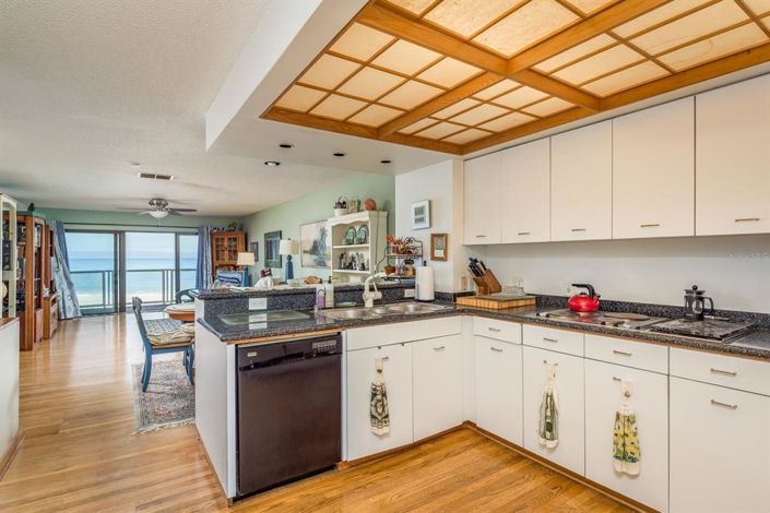 Image No.16-2 Bed Townhouse for sale