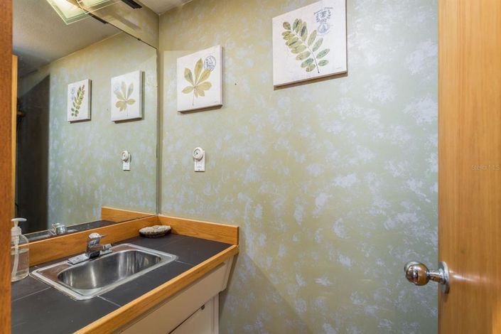 Image No.17-2 Bed Townhouse for sale