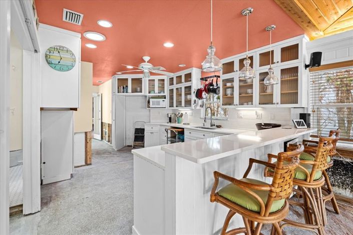 Image No.10-2 Bed Property for sale