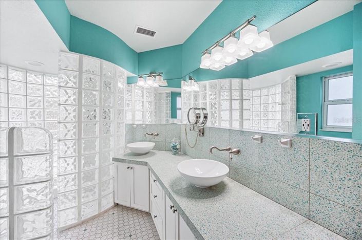 Image No.18-2 Bed Property for sale