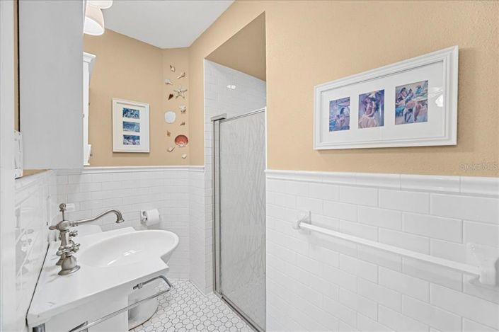 Image No.21-2 Bed Property for sale