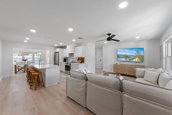 Image No.12-3 Bed Property for sale