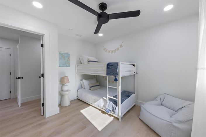 Image No.20-3 Bed Property for sale