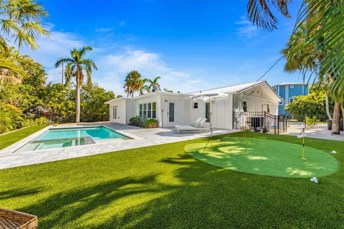 Image No.27-3 Bed Property for sale