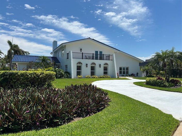 Image No.1-4 Bed Property for sale