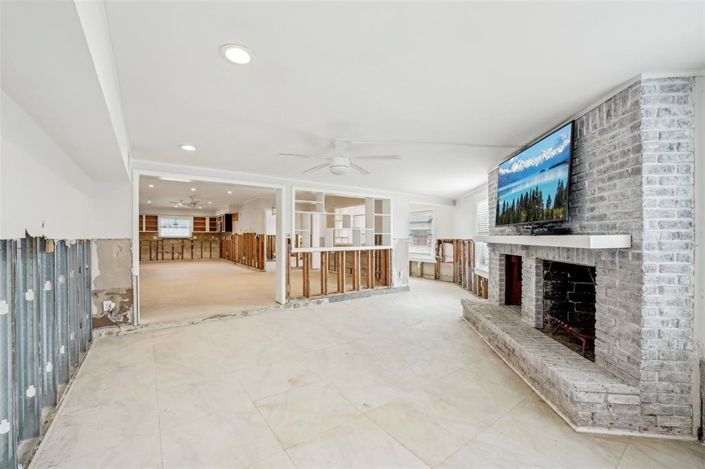 Image No.10-3 Bed Property for sale